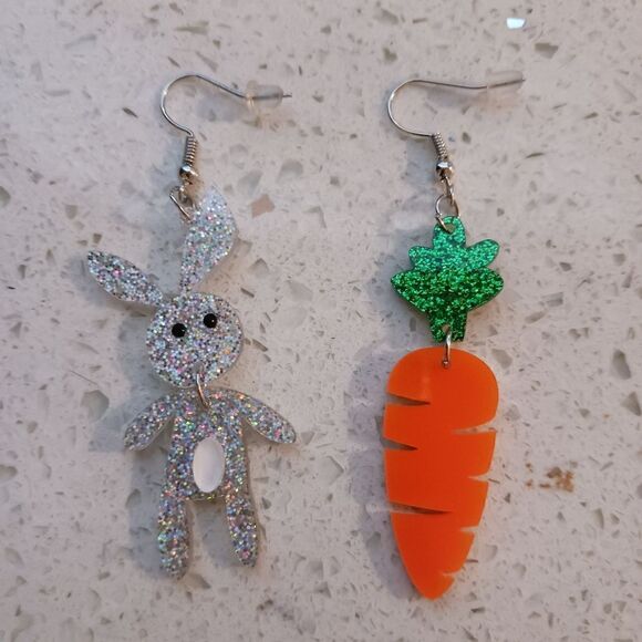 3 for 26 - Mismatch Carrot & Rabbit Earrings - Picture 2 of 2